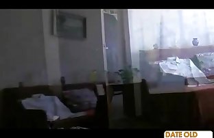 القديمة الجدة مارس الجنس في الفندق غرفة