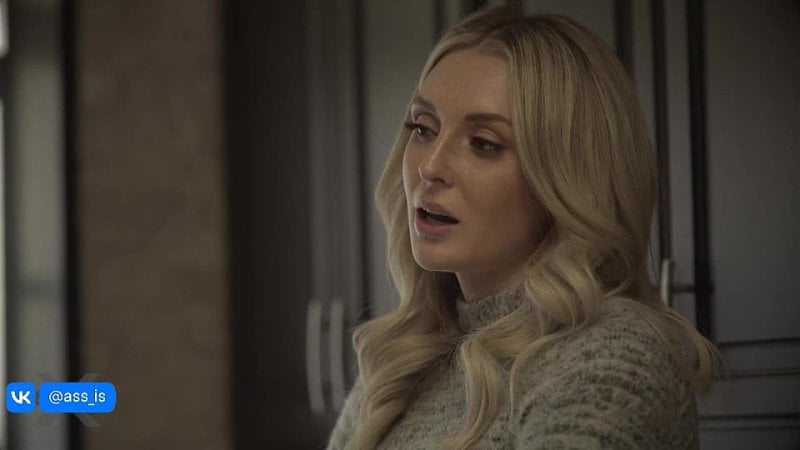 Ich brauche keine Blondine, die einen Nachbarn verführt / MILF-Hure lutscht Blowjob / fickt ohne Kondom Footjob [Charlotte Sins 2021]