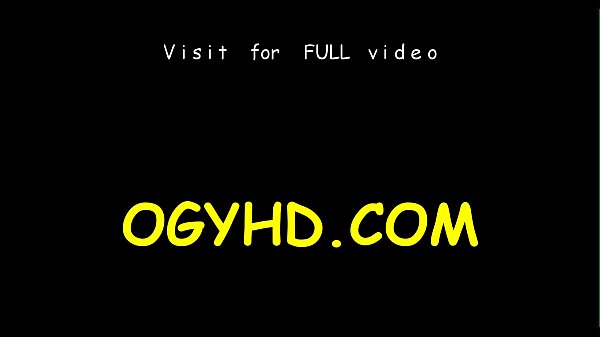 Junges Playgirl leckt und reitet alte Rute