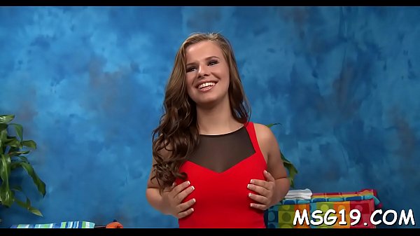 Sexy Engel bläst und fickt Kerl