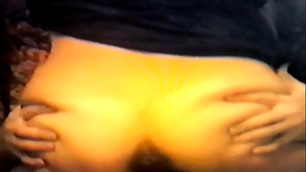 Cuatro dedos y una botella de dos