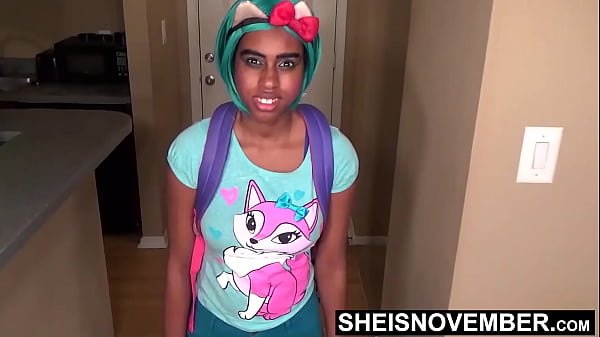 A estudante negra traidora Sheisnovember escapando das aulas, pega mentindo para seu padrasto, ela é feita para cavalgar como Hung Cock Cowgirl reverso depois de fazer um boquete com contato visual, enquanto meio nua durante sexo em Msnovember