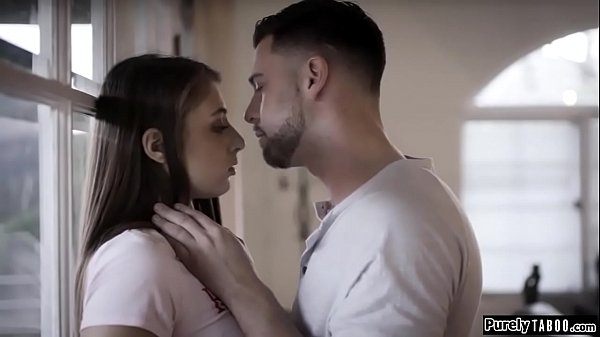 Stepsis es maltratada por su hermanastro retorcido