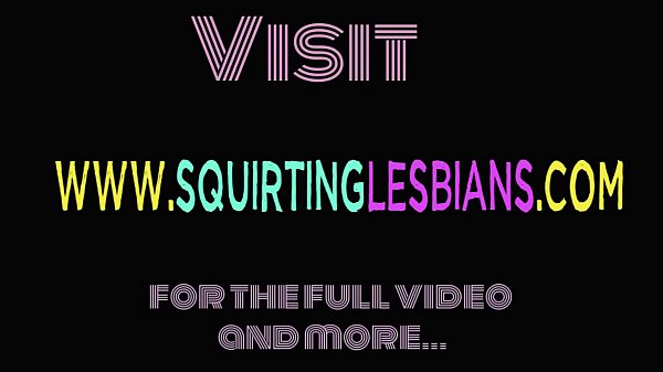 Überschwängliche junge Süße wird draußen gefressen