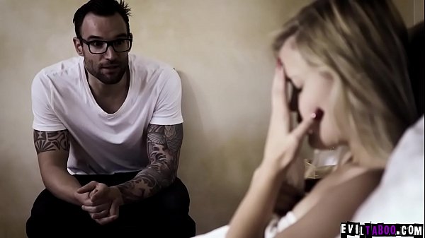 कमजोर किशोरी मैडिसन हार्ट को उसके पुनर्वसन के दौरान इस कामुक अधिकारी द्वारा धोखा दिया गया था। उसने निर्णय लिया कि उसके जल्दी बाहर निकलने के बदले में परामर्शदाता के साथ संभोग करना उचित है।