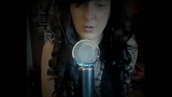 Un pompino ipnotico: la tua dominatrice ti mostra come succhia il tuo cazzo mentre ti ipnotizza