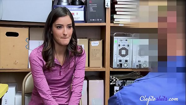 Per favore, non scoparmi per aver rubato, vecchio pervertito!