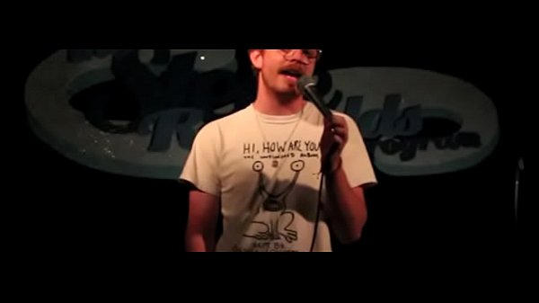 La loutre rousse Jamie Clark baise la foule