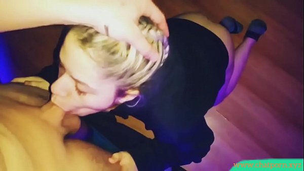 Skolnitsa lutschte ihrem Freund einen Schwanz und trank sein Sperma