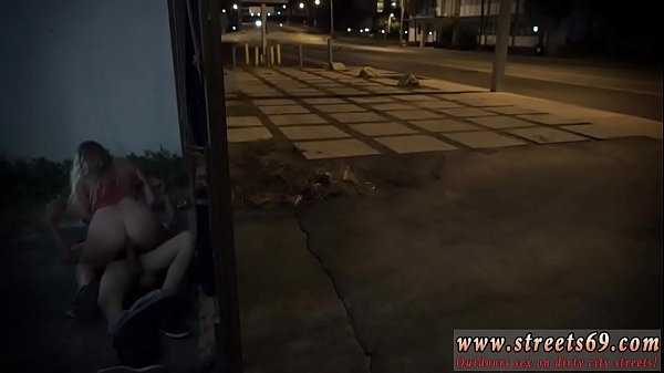 Adolescente e insegnante di pianoforte A meno che tu non sia degli anni Sessanta e approfondisca questo argomento