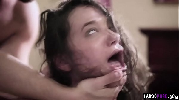 Performance assolutamente incredibile di Gia Paige nella sua prima doppia penetrazione!