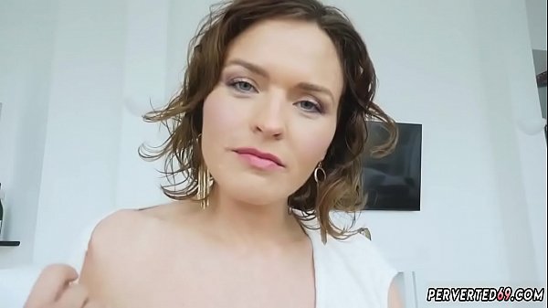 Button-Mash-Milf-Quest Krissy Lynn in „Die sündige Stiefmutter“.