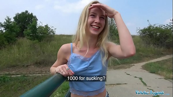 Public Agent Geile Blondinen mit engem Körper für Bargeld im Wald gefickt