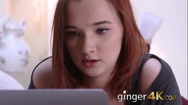 April decide di sedurre il fratellastro in cambio della sua sborra sui suoi capelli