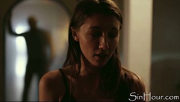 Hilfloser Teenager hatte keine Wahl – Maya Woulfe, Striling Cooper