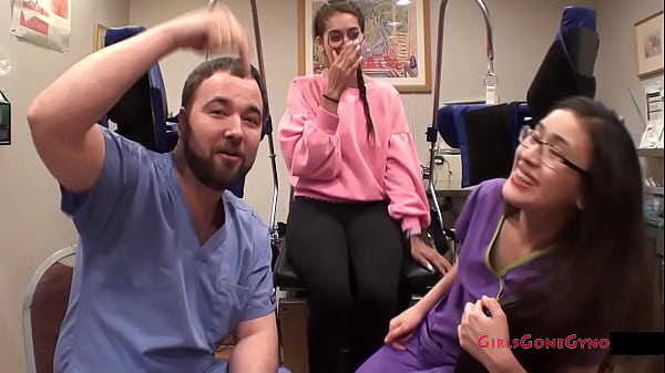 凯蒂·凯瑟琳被间谍摄像头拍到与坦帕医生和护士莉莉丝·罗斯@GirlsGoneGyno 一起进行入学体检！ - 坦帕大学物理重组