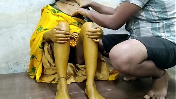Desi girl fucked by her boyfriend on the pretext of applying turmeric a day before her wedding