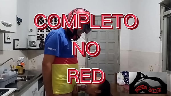 Brenda Switcher paga il gas con un pompino (COMPLETO SU ROSSO)