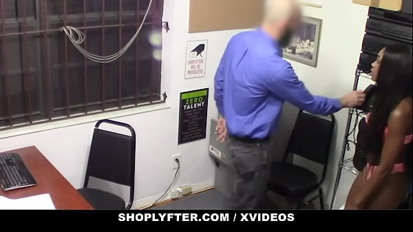 Die schwarze Prinzessin Tori Montana wird wegen Diebstahls cremig überrascht