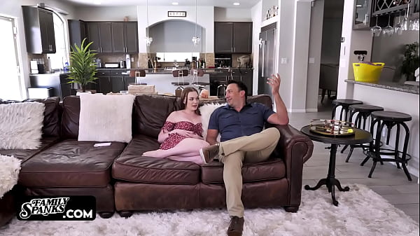 Teen wird nach dem Squirten mit Sperma von Stiefvater bedeckt | Tina Melt, Samantha Reigns, Bobby Beefcakes