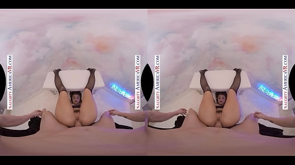 Naughty America - La pornostar mora Gia Derza allarga il culo così che tu possa scoparle fino in fondo le palle!!!