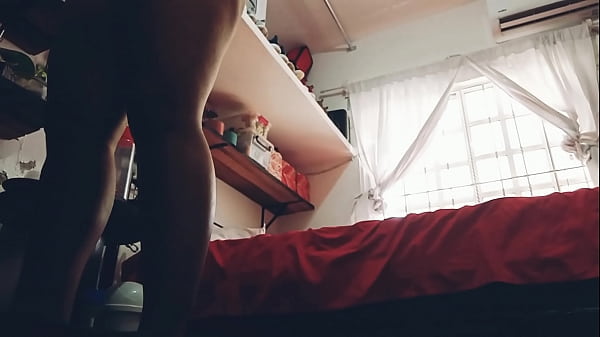 Ho chiesto in prestito il suo cellulare per mandare un messaggio a mia mamma e ho trovato questo video per mio cugino paffuto