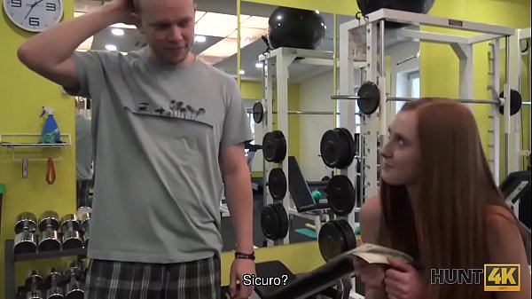 HUNT4K. A linda garota Linda Sweet só adora esportes, dinheiro e sexo