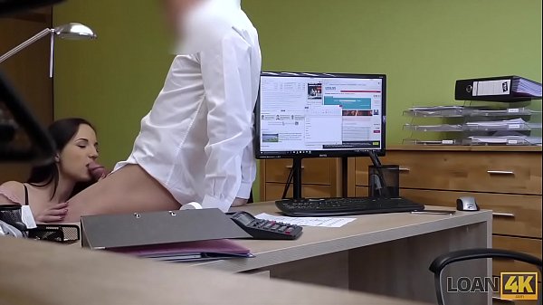 PRESTITO4K. La ventenne Kristy Black vende la figa