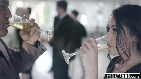 PURE TABOO Teen scopre il dungeon sessuale del ragazzo ricco