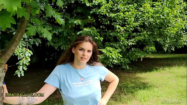 巨乳美女泰莉·伍德 (Taylee Wood) 与继父和大鸡巴继子联手