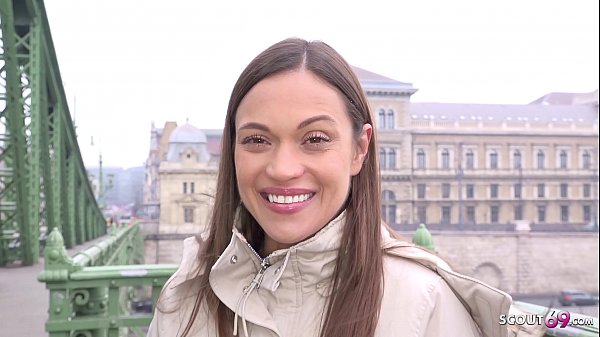 SCOUT TEDESCO - LA MILF ALYSSA IN ADDOMINALE PARLA CON UN ORGASMO URLANTE E GREZZI AL CASTING DI STRADA