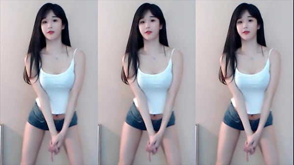 चीनी लड़कियाँ तेजी से कूद रही हैं