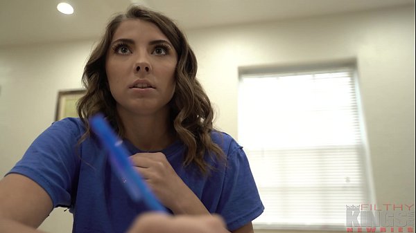 La adolescente cachonda Ava Eden aparece en el set lista para follar