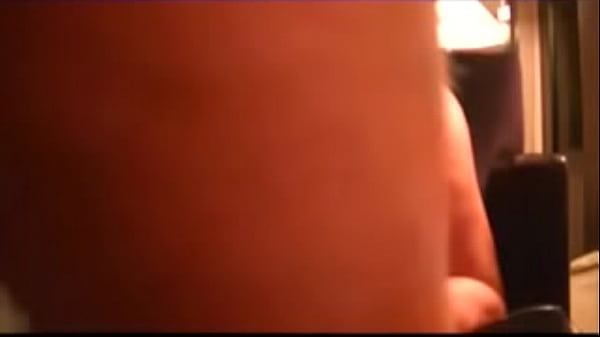 N&oacute_s come&ccedil_amos uma sess&atilde_o de fotos mas meu marido quis me comer logo.