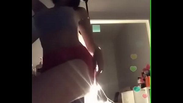 Thai girl Lan dances sexy on Uplive