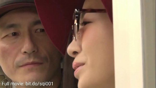 Heiße Frau bat Taxifahrer, gemeinsam zu duschen