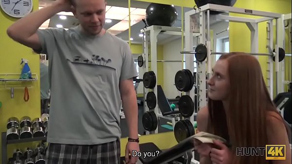 CACCIA4K. Hunter paga un ragazzo in contanti per scopare la sua ragazza davanti a lui