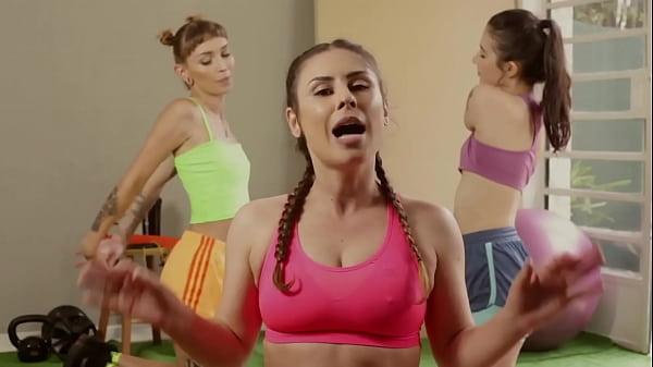 Latina Sexy Teen se diverte