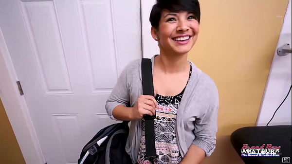 Hot Teen Girl se mostra em sex_toys