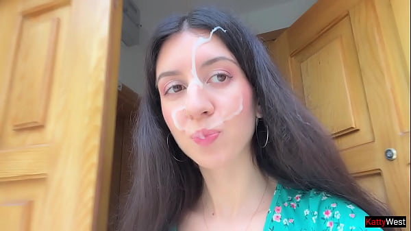 Calda e dolce teenager stuzzica - pompino