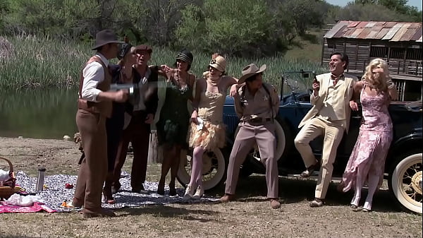 Bobbi Starr, Dylan Ryder, Julia Ann e Natasha Marley Orgia all'aperto