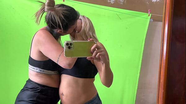 Bunda adolescente se diverte - sexy