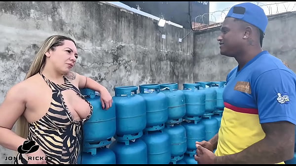 HO MANGIATO LA CUCINA DI THE BLONDE CROWN IN CAMBIO DI UNO SCONTO DA G&Aacute_S