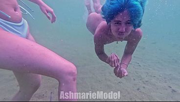 Video di strisce di una teenager latina