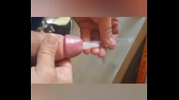 Sascha Kern wichst sich ins Rohr