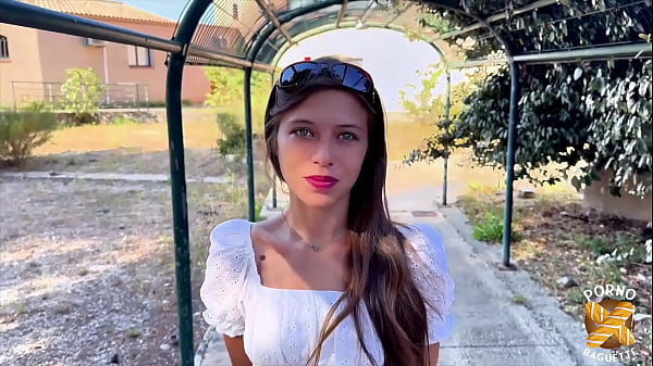 Adolescente sexy et ludique