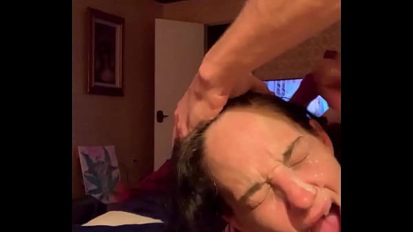 कॉलेज ट्यूशन के लिए उसके दिमाग को खराब कर दिया, वृद्ध महिला का डबल जिज़ फेशियल