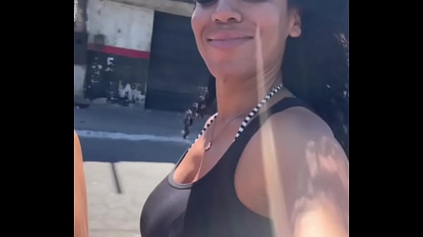 Nàng thơ Grande Rio tặng chàng trai bên thác nước trên mạng