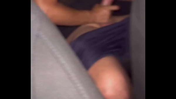 Sinnliches Teenie-Mädchen neckt sexy