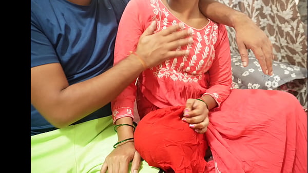 18 Jahre süßes Mädchen fickt Mumbai Ashu hart